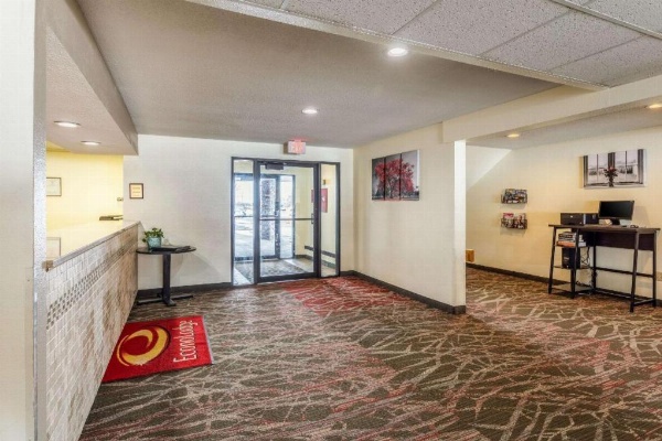 Econo Lodge Ithaca image 1
